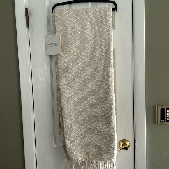 HOUSE & HOME DECORATIVE THROW 50x60 NWT - Picture 2 of 7